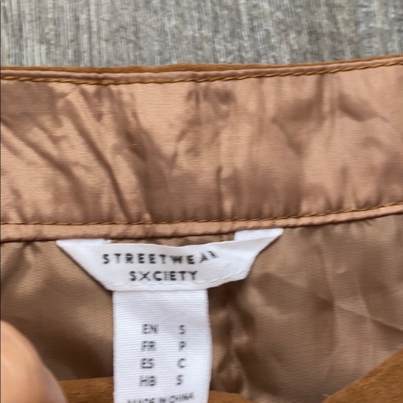 Suede mini skirt size small - Picture 3 of 4